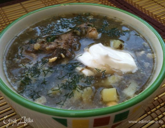 Подавать борщ горячим со сметаной. Приятного аппетита!