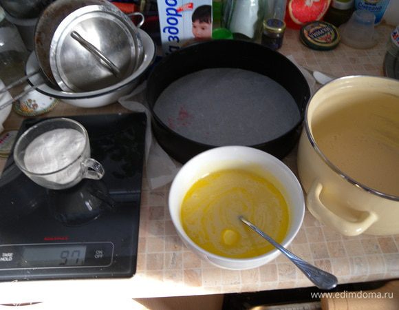 Подготовьте продукты для бисквита.