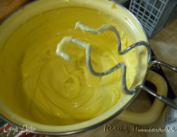 Готовим эклеры. Рецепт на ваше усмотрение.