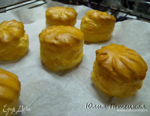 Кстати, они получились в 2 раза выше, чем из того же теста, но из духовки. Какие-то колоновидные. Вторую партию делала в духовке, так как единственный минус — в аэрогриль много не помещается.