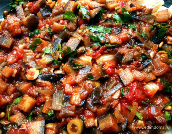 Поверх - капонату. Запекать в предварительно разогретой до 170+-С духовке минут 25+-.