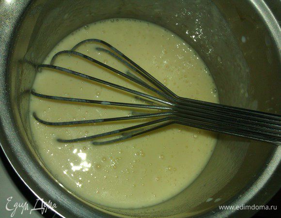 Соус не должен быть густым, как сметана! А как
Сгущенка или кефир.