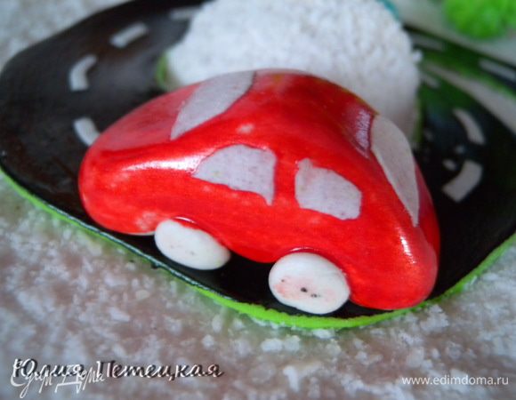 Поставить елочки. И машинки.