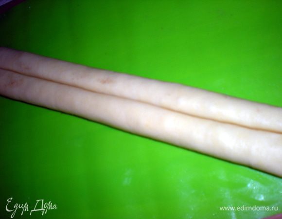 Две колбаски должны встретиться в середине.