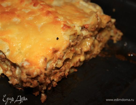 Готовую лазанью вынуть, посыпать Пармезаном, поставить в духовку еще на 5-10 минут. Приятного аппетита! :)