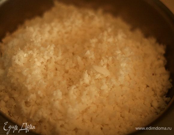 Оставшуюся от выжимки стружку можно подсушить в духовке при низкой температуре и использовать для приготовления десертов, выпечки и т. д.