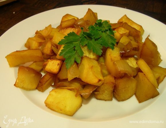 Добавляем лук, соевый соус, мед и куркуму. Все перемешиваем. Выкладываем в форму для запекания и отправляем в духовку 180 гр (в оригинале 150гр) минут на 45. Накрывать не надо. В процессе приготовления пару раз перемешиваем. Затем увеличиваем температуру до 200 гр и готовим еще 15 мин. до корочки. Раскладываем по тарелкам и подаем. Приятного аппетита))

