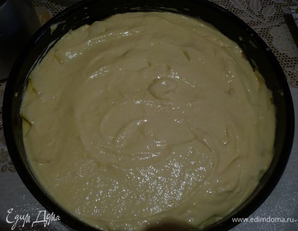 Влить оставшееся тесто и запекать 45-50 мин. при 200 градусах.