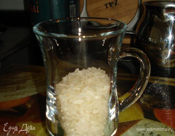 отварим рис и креветки