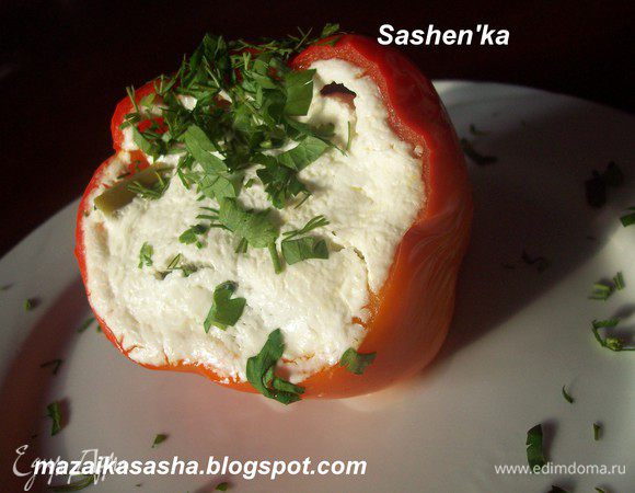 Можете не перемешивать крышечку с овощами, а просто посыпать мелко нарубленной зеленью, а можете и перемешать и так же подать с зеленью.))),..Прошу к столу.)