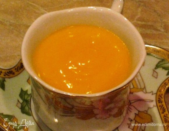 Снять при помощи терки цедру с 3 мандарин. Смешать с сахаром. Наслаждаемся цветом и ароматом сахара, пока выжимаем сок из всех мандарин. Соединяем сок с сахаром и хорошенечко перемешиваем. Яйца взбить вилкой без фанатизма, просто до однородности. Соединяем, оставляем на полчасика. Процеживаем, добавляем масло, ставим на небольшой огонь и после медленного закипания варим мин 10 до загустения. Остужаем, разливаем по баночкам, и в холодильник.