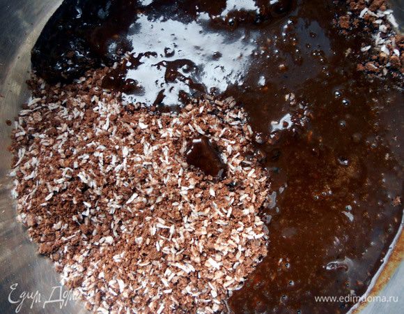 Соединить с кокосом и печеньем, размешать. 