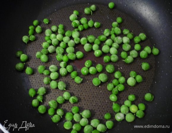 ... зелёный горошек ( у меня замороженный)