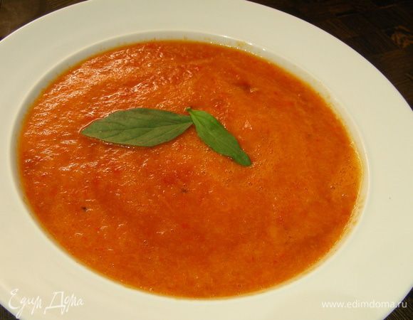 Разливаем суп по тарелкам и подаем, украсив оставшимся базиликом. Приятного аппетита))
