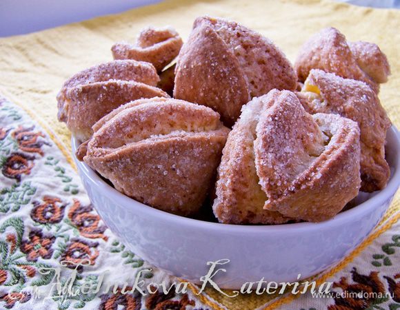 Выпекать 20-30 минут при 180 градусах. 
Приятного чаепития!