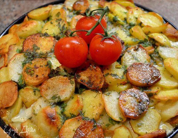 6й слой обжаренный лук с морковкой
7й слой картошка
Затем всё заливаем приготовленным яичной заправкой.
Для этого в сливки добавляем яйца,соль,чёрный перец,крошим мелко зелень,всё взбиваем.
Ставим в духовку на 180-200гр.мин. на 25.
Готовое блюдо можно подать прям в форме....или как я...)