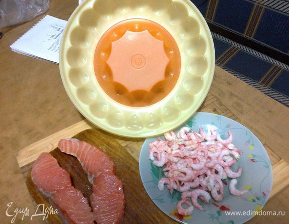 Я пользуюсь желейной формой  диаметром около 23 см. Но вполне можно обойтись и без нее)))