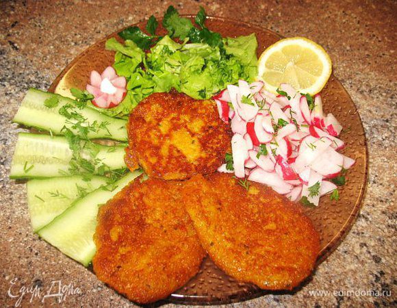 МОРКОВНО- КАРТОФЕЛЬНЫЕ ДРАНИКИ !
Продукты:
картофель - 2 шт,морковка-1шт, мука - 2 столовых ложки,
лук репчатый - 1 шт, растительное масло, соль, перец,укроп,петрушку. Картофель,морковку вымыть, очистить, еще раз промыть и натереть на мелкой терке. Лук очистить и также натереть на мелкой терке...всё смешать и ложкой выкладывать на сковородку.Всё!!!