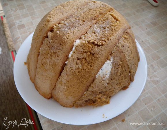 Вынуть из холодильника. Перевернуть на блюдо. Снять миску.  