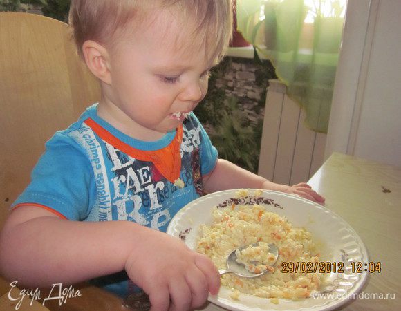 Взбить яйцо с молоком и солью.