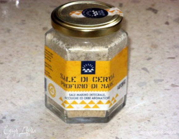 Посолить, поперчить, добавить немного острого перчика. (для рыбных блюд я пользуюсь солью с ароматом моря)