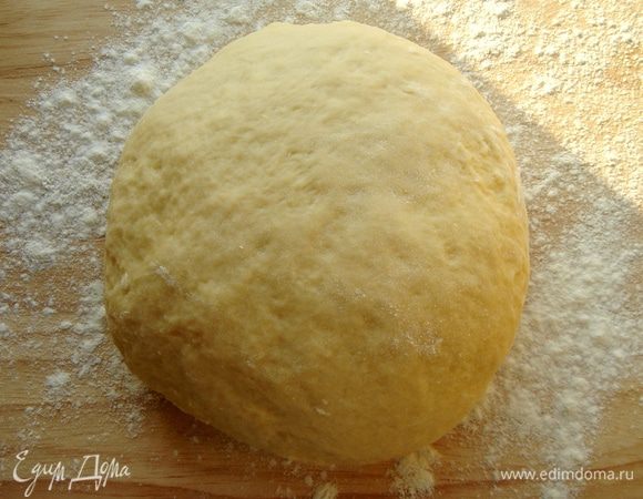 Замесить мягкое эластичное тесто.