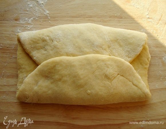 Завернуть верхний, а затем нижний край.