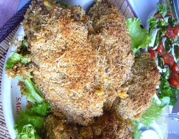 Ставим форму в прогретую до 200 гр. духовку на 20 мин, потом убавляем температуру до 180 гр. и запекаем ещё 35-40 мин до хорошо румяной корочки. Подаём рыбу на листьях салата. Гарнир выбираем по вкусу. Лично нам и без гарнира было хорошо, хватило овощной начинки.:)