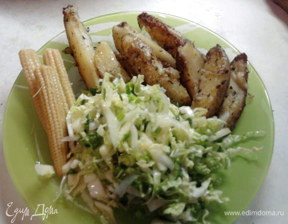 Пока порезали салатик, картошка поджарилась. Можно кушать=) 
Приятного аппетита!!!