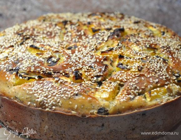 ещё -хлебушек)
С маком,изюмом,сверху апельсин и кунжут)