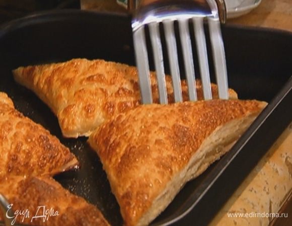 Выпекать в разогретой духовке 10–15 минут.