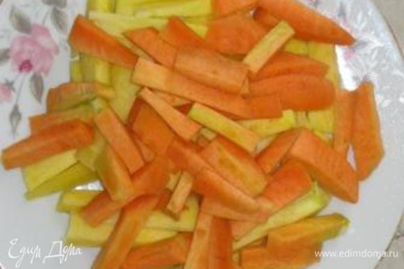 2 слой: морковь, нарезанный соломкой. Сверху – ингредиенты из п.а
