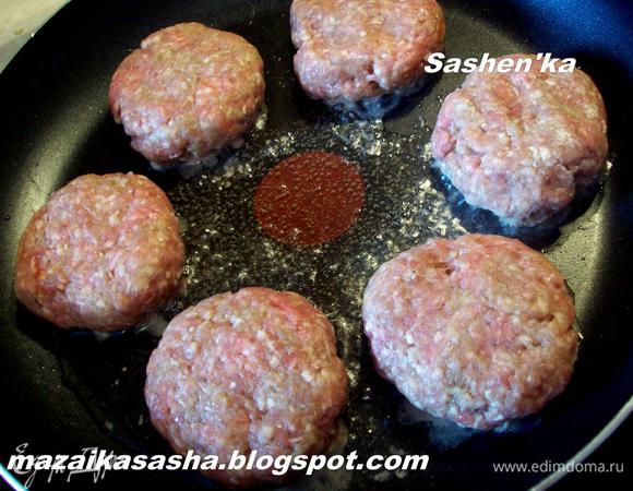 Так же вы можете пожарить котлетки если не любите еду, приготовленную на пару.)