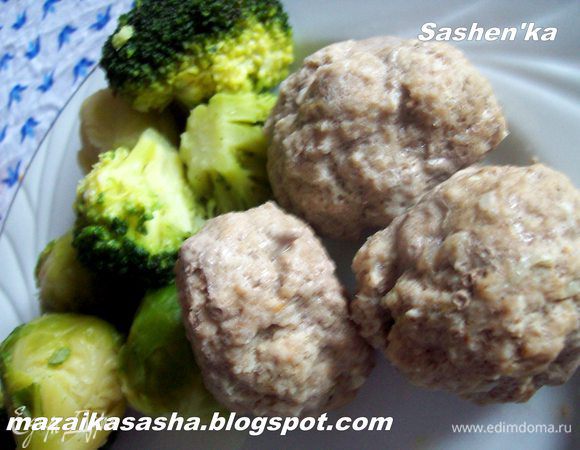 Можно просто выложить прикоговленные котлеты и овощи на тарелку и пообедать..))Прошу к столу.)