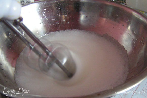 Белки взбить с 1 ст.л сахара и аккуратно снизу вверх подмешивать в тесто