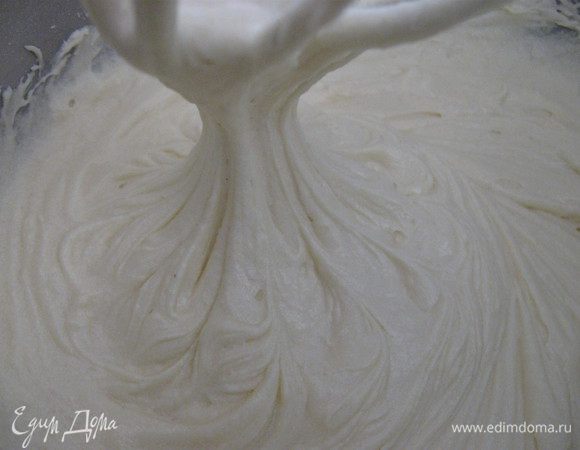 Смешиваем все ингридиенты теста. 