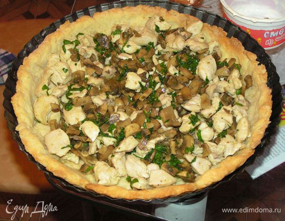 В основу выложите начинку.