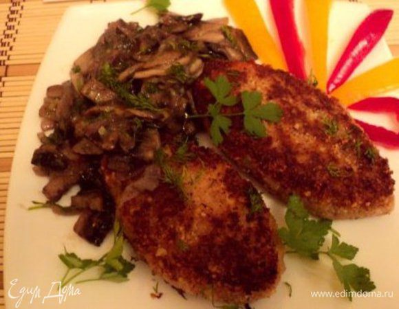 Фасолевые котлеты подавать с грибами, украсив зеленью