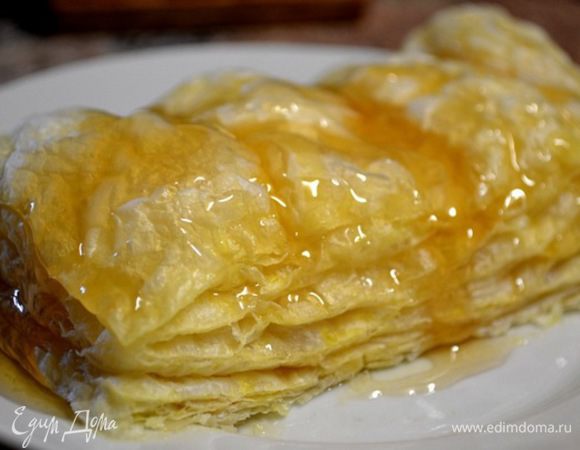 Десерт для ленивых!)
Медовая лень!)
Нооо....вкуснооо)
Прямоугольник слоёного не дрожжевого теста на тарелочке ставлю в микроволновку и всЁ!3мин. десерт готов...полила мёдом)Хрустящий)