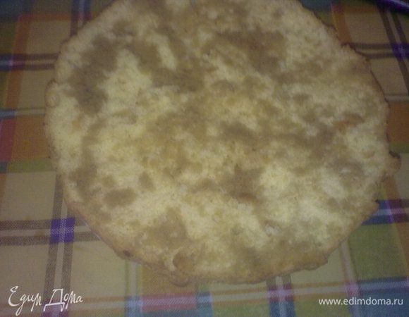 Кофе варим, добавляем сахар (я не люблю очень сладкие торты, поэтому сахара почти не добавляла). Остужаем и пропитываем наши коржи. Я их только лишь слегка сбрызнула сверху, так как за неимением опыта боялась что размокнут. 