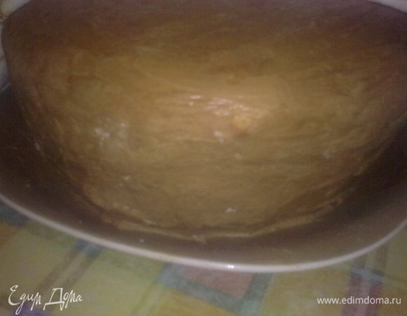 Выравниваем поверхность торта шоколадным кремом Ганаш.( Ох не не лёгкое же это дело!) Ставим в холодильник. Когда крем немного замёрзнет, можно ещё раз пройтись по поверхности торта лопаткой. Крем должен полностью застыть. 