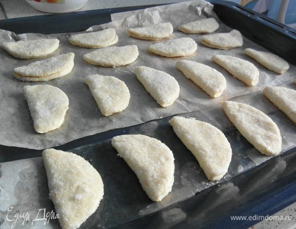 Печенье выложить на птотивень и выпекать 20 минут.