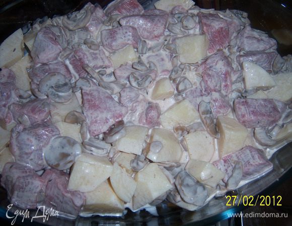 Всё выложить в форму для запекания, накрыть фольгой и выпекать в разогретой до 200гр. духовке 1-1,5часа, за 30мин. до готовности снять фоьгу