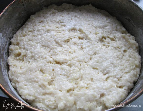 Соединить обе смеси и выложить в форму. Выпекать при 200* минут 30-40