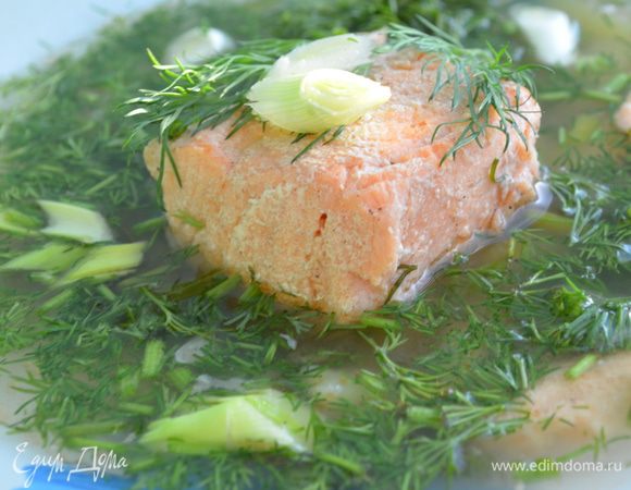 Приготовление: В воду положить  рыбу. Картофель нарезать брусочками. Лук полукольцами. В рыбный бульон положить  картофель и лук. Когда картофель будет почти готов, всыпать манку и все специи.  Укроп  и лук мелко порезать, положить в  кастрюлю, убрать ее с плиты и дать настоятся. МИР ВАМ!