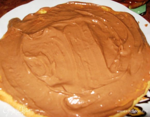 Сборка торта. Коржи перемазываем кремом. Сверху выкладываем наши сегменты в глазури. Ставим в холодильник минимум на 6 часов. Т