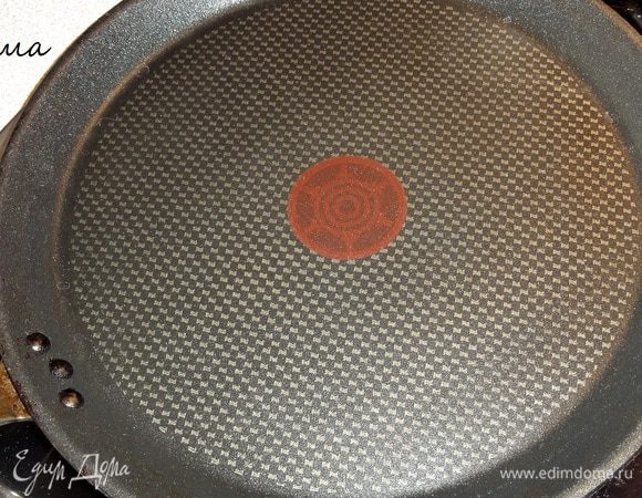 Важно, чтобы блинница  была раскаленной и сухой, только тогда ваши блины получаться кружевными! 