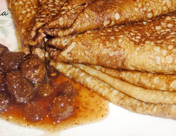 Ну и конечно сладкие начинки: с творогом,  вареньем,  тертой свежей ягодой,  лимоном, медом  и  со всевозможными соусами и сметаной)))

