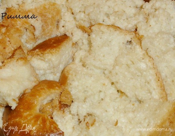 Булку залейте молоком на 20 минут и тоже пропустите через мясорубку.