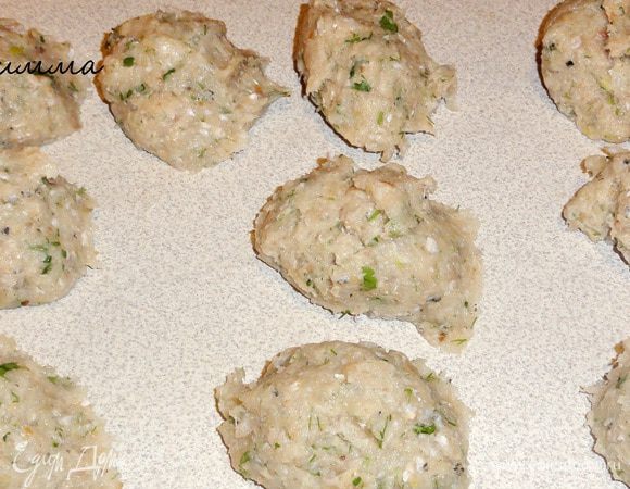 Разделите фарш на несколько порций ( у меня 10).